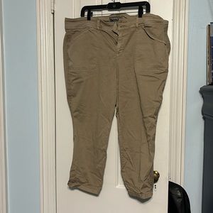 Torrid Capri Pants